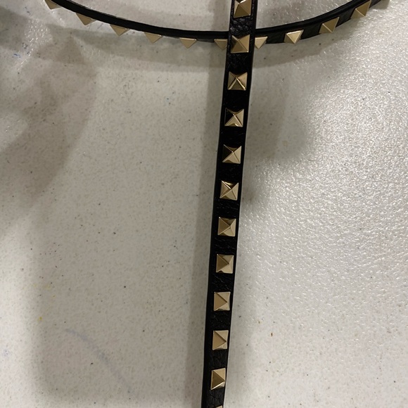 Valentino Garavani Small Rockstud Leather black Tote. - Picture 12 of 16